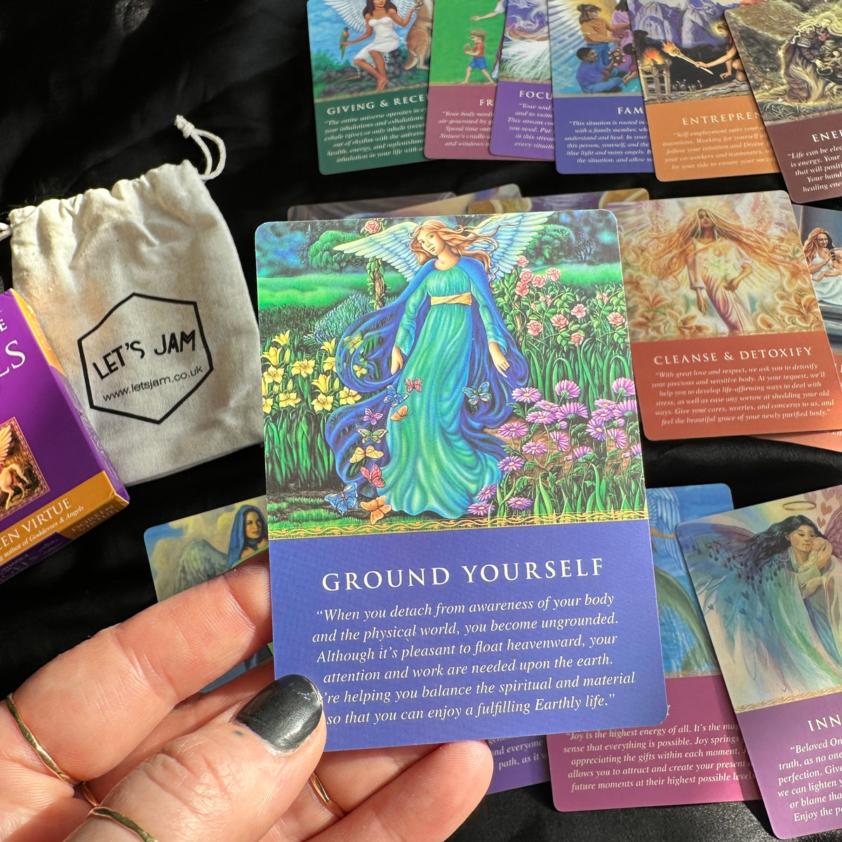 «Daily Guidance from Your Angels» Oracle Deck + Bag + Smudging Stick