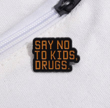 Load image into Gallery viewer, Pins / Badge - « Say No To Kids, Drugs. »
