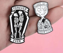 Load image into Gallery viewer, Pins / Badge - Hourglass - Time of your Life