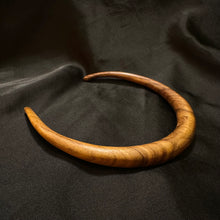 Load image into Gallery viewer, Side view of the open rosewood choker showing its natural grain - Let's Jam jewellery, Camden Market