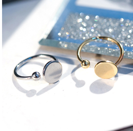 Open round-and-dot rings in gold and silver displayed on a sparkling backdrop - Let's Jam jewellery collection