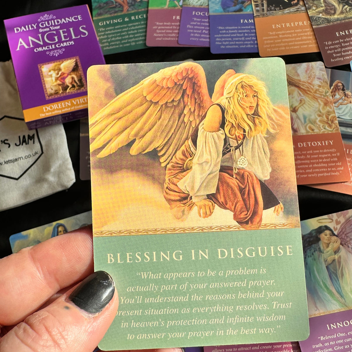 «Daily Guidance from Your Angels» Oracle Deck + Bag + Smudging Stick