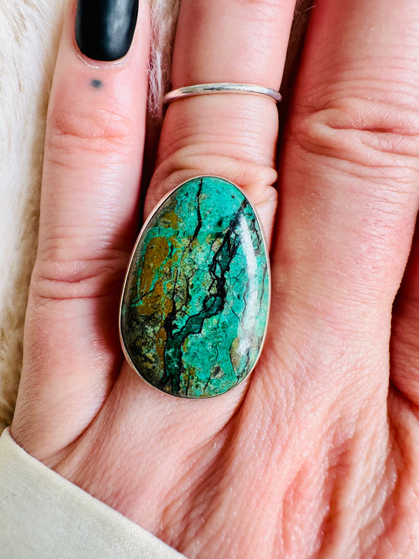 Teardrop-shaped malachite cabochon ring with dramatic green and black banded patterns, set in a sterling silver band - Let's Jam jewellery collection