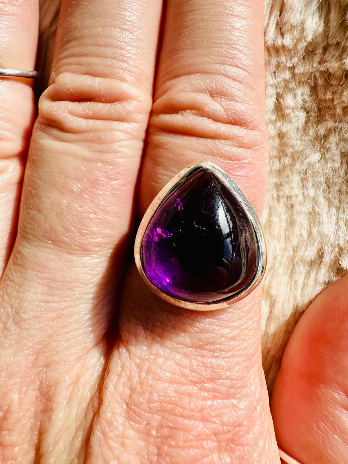 Handmade 925 sterling silver ring with a teardrop amethyst cabochon in deep transparent purple, minimalist silver bezel, one-of-a-kind gemstone ring - Let's Jam jewellery collection