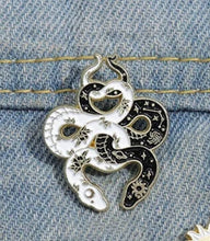 Load image into Gallery viewer, Pins / Badge - Snake Collection
