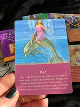 Load image into Gallery viewer, «Daily Guidance from Your Angels» Oracle Deck + Bag + Smudging Stick
