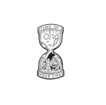 Load image into Gallery viewer, Pins / Badge - Hourglass - Time of your Life
