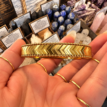 Load image into Gallery viewer, Front of the gold bangle showing its arrow pattern - Let's Jam, Camden Town
