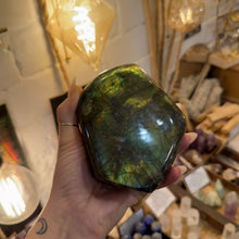 Load and play video in Gallery viewer, Crystal - Flashlight Labradorite

