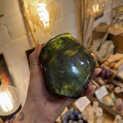 Video turning the 1.28kg labradorite freeform in the light so the blue flash moves across it - Let's Jam, Camden Market, London