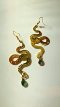 Load image into Gallery viewer, Snakes Earrings with Green Crystal
