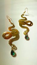Load image into Gallery viewer, Snakes Earrings with Green Crystal
