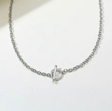 Load image into Gallery viewer, Toggle Clasp Chain Chocker Necklace
