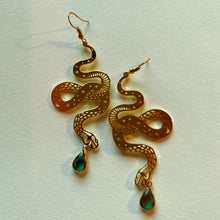 Load image into Gallery viewer, Snakes Earrings with Green Crystal
