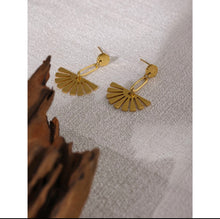 Load image into Gallery viewer, Dangling Bloom Earrings

