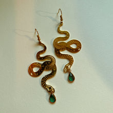 Load image into Gallery viewer, Snakes Earrings with Green Crystal
